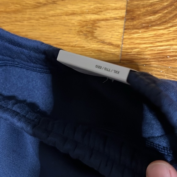 New with tags Nike Navy Blue Sweatpants. - Picture 3 of 6